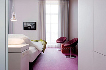 подвесной светильник с линейным плафоном для спальни