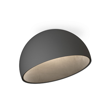 потолочный светильник темного цвета квадратного формата