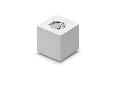 настенный светильник квадратной формы с прямолинейным корпусом