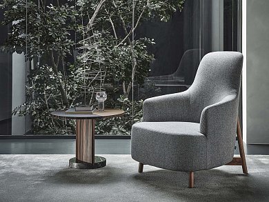 Кресло Copine Bergere Porada с высокой спинкой на ножках из ореха COPINE-BERGERE-WOOD-L0N0AC-SERGE159