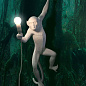 SE14881 Seletti MONKEY LAMP Висящая левая рука — в помещении — фото 5