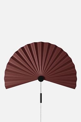 настенный светильник с веерообразным плафоном бордового оттенка