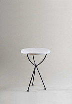 Carbon shown with Calacatta Primavera