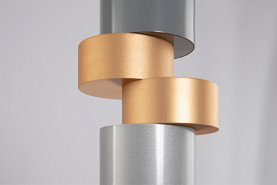 подвесной светильник с декоративным кольцом из металла черного цвета