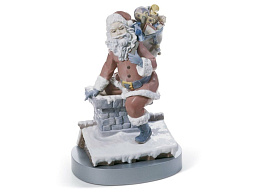 1001931 Lladro Down The Chimney фарфоровая рождественская фигурка Санта-Клауса с мешком подарков