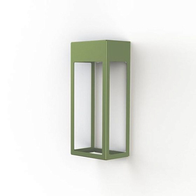 уличный настенный светильник прямоугольной формы зелёного цвета
