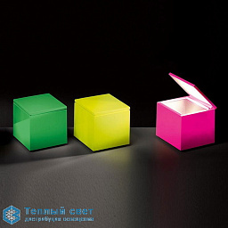 CUBOLED - lampe de table Cini and Nils Cuboled Настольная лампа в форме куба с ярким акцентным светом