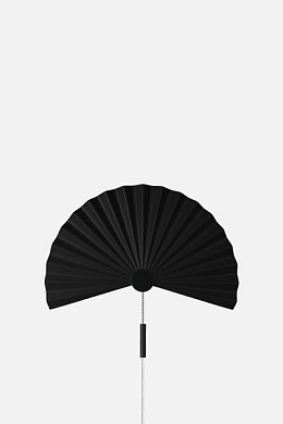 настенный светильник с веерообразным плафоном чёрного цвета