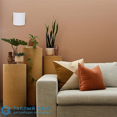 настенный светильник квадратный в белом цвете