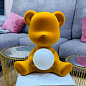 25002DG-FL Qeeboo Teddy Girl Velvet Battery LED TL настольный светильник аккумуляторный золотисто-жёлтый — фото 1