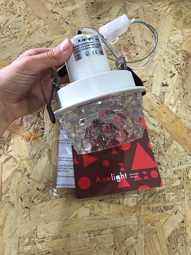 Полувстраиваемый потолочный светильник Axo Light