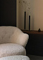 71139-004080 Audo Copenhagen Ingeborg Пуф для ног, овчина, цвет «лунный свет» / тёмный мореный дуб — фото 3