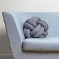 2351-5400 Knot Design House Stockholm Тёмно-синяя подушка в виде мягкого узла — фото 4