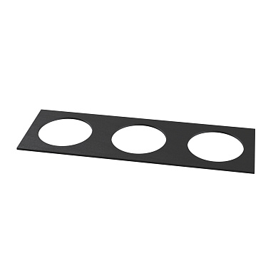 монтажная рамка черного цвета на три встраиваемых светильника