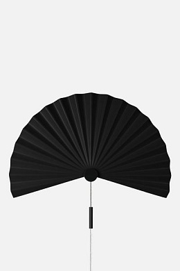 настенный светильник с веерообразным плафоном чёрного цвета