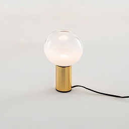 Laguna 16 TL Artemide Laguna настольный светильник с шарообразным плафоном на цилиндрической золотистой ножке