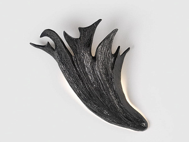 настенный светильник из алюминия в форме волны с подсветкой по контуру