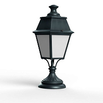Avenue 4 N° 6; Opal PMMA Built-in LED 3000°K warm white 35W; Green Patina