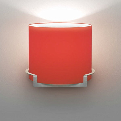 настенный светильник красного цвета