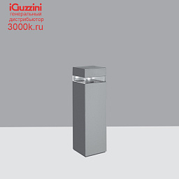 BW83 iWay square iGuzzini Bollard 170x170mm H=610mm Warm White Led with electronic ballast and symmetrical optic