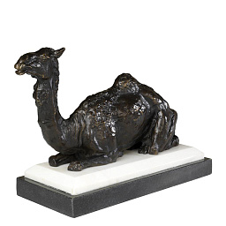 110085 Eichholtz Camel on marble base бронзовая статуэтка верблюда на мраморном основании