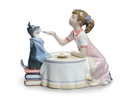 Фарфоровая статуэтка девочки с собакой за столиком Tea Time Lladro 01009197