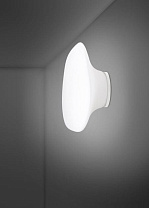 настенно-потолочный светильник с куполообразным белым плафоном