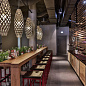 427 Hinaki David Trubridge Подвесной светильник вытянутой формы из фанеры красного цвета — фото 5