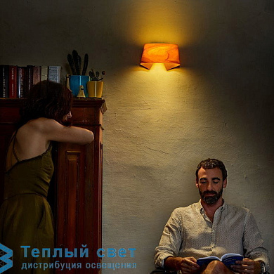 настенный светильник с круглыми плафонами цвета вишни