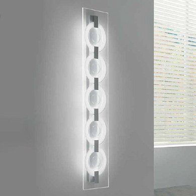 настенно-потолочный светильник вытянутой формы с пятью модулями