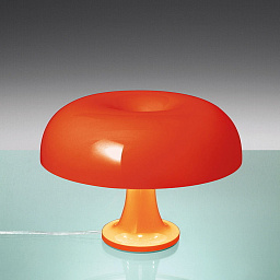 0039070A Artemide Nessino настольная лампа с глянцевым абажуром в форме гриба оранжевого цвета