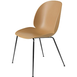 10064332 GUBI The GamFratesi Collection Beetle Обеденный стул Beetle без обивки, коническое основание, чёрный хром, янтарно-коричневый