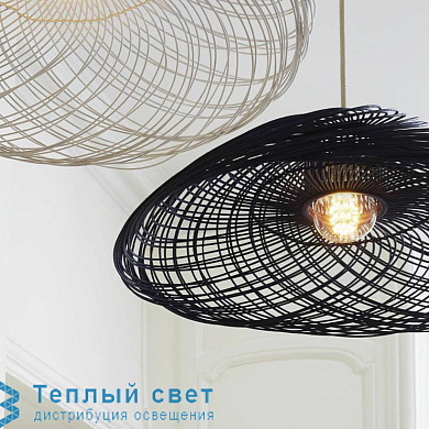 подвесной светильник с крупным плетёным абажуром из ротанга