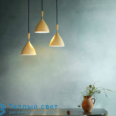 подвесной светильник с несколькими коническими плафонами на отдельных подвесах