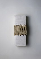 White Gold shown with 6 1/2 Matchstick in Natural Linen with Cream Card lining