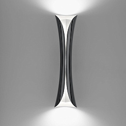 1373010A Artemide Cadmo настенный светильник с двусторонним светорассеиванием и изогнутым корпусом