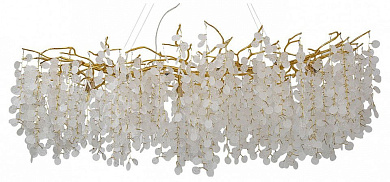 подвесная люстра с множеством декоративных элементов