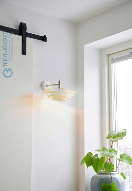 настенный светильник белый с изогнутым кронштейном