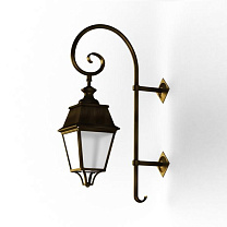Avenue 4 N° 5; Clear polycarbonate Built-in LED 3000°K warm white 35W; Gold patina