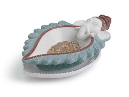 1008320 Lladro The Spirit Of India фарфоровая композиция с лежащей фигурой в раковине