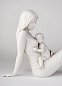 Фарфоровая статуэтка матери с сыном A Mother's Love Lladro, белая матовая 01009337 — фото 3