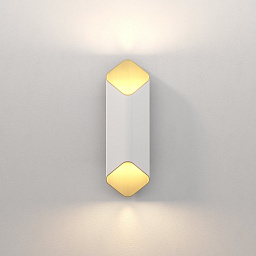1481015 Astro lighting Ako настенный светильник в форме призмы белый с золотыми элементами