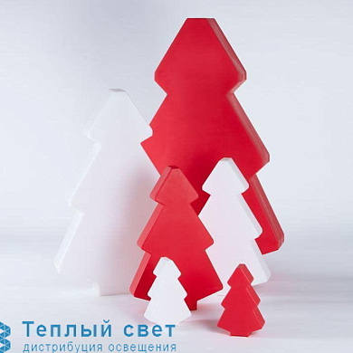 уличный декоративный светильник в форме стилизованной ели для архитектурной подсветки