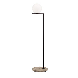 Flos IC Lights торшер с шарообразным плафоном на коричневой стойке