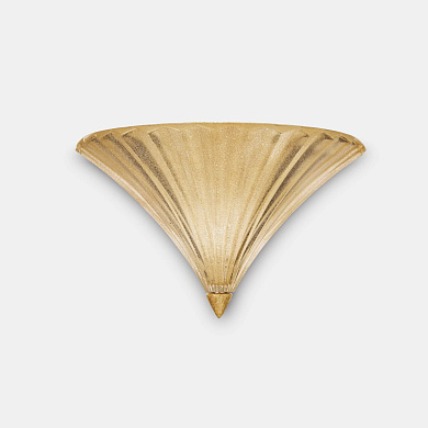 настенный светильник-бра золотого цвета с рифлёным плафоном веерообразного дизайна IP20