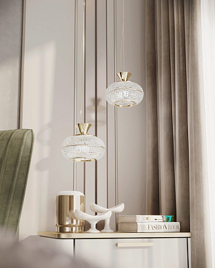 подвесной светильник с округлым плафоном из стекла