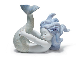 1018111 Lladro Playing At Sea фарфоровая фигурка русалки с дельфином
