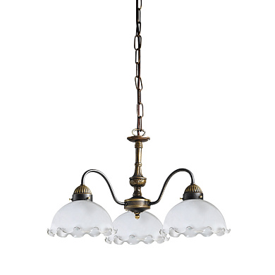 подвесная люстра с тремя плафонами из белого стекла и латунными элементами