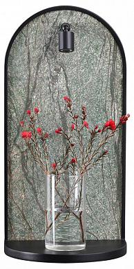 настольный светильник с прозрачным куполом и декоративной композицией внутри
