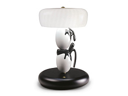01017254 Lladro Hairstyle настольная лампа из муранского стекла с белым плафоном